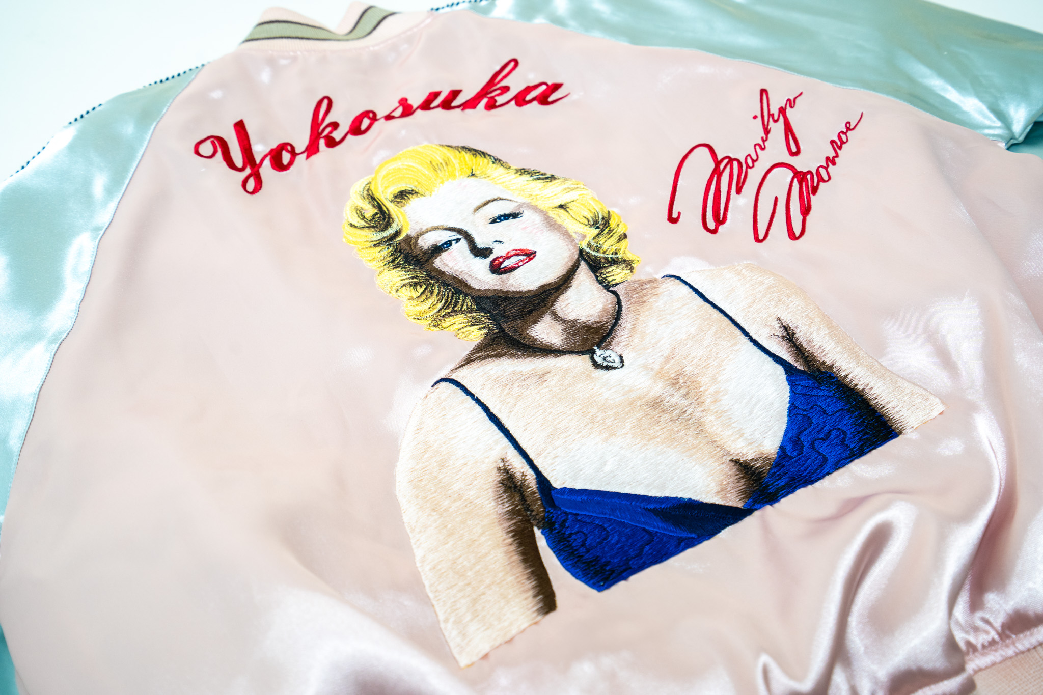 マリリン・モンロー刺繍スカジャン、特別展示スタート